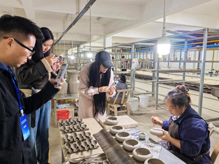 执着追求天青色的梦想--&ldquo;中国式现代化发展看河南&rdquo;两岸媒体联合采访团走近汝瓷